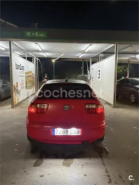 Usado Seat Leon Stella 105 CV (77 kW) 2003 Rojo Utilitario