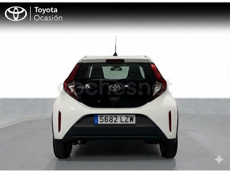Usado Toyota Aygo X Play 72 CV (52 kW) 2022 Blanco SUV