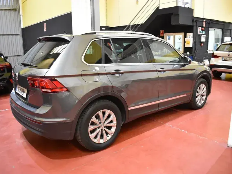 Usado VW Tiguan Advance 150 CV (110 kW) 2020 Gris / plata SUV