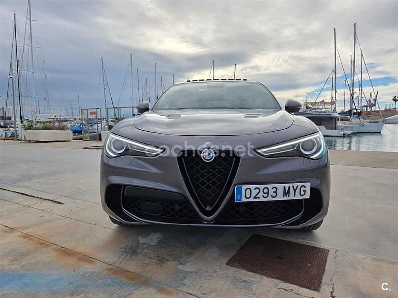 Usado Alfa Romeo Stelvio 510 CV (375 kW) 2021 Gris / plata SUV