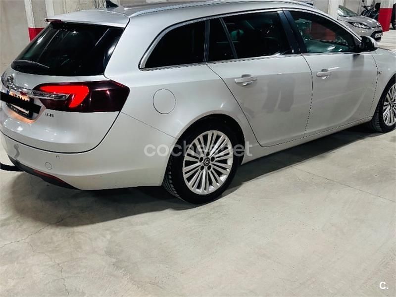 Usado Opel Insignia Selective 163 CV (119 kW) 2014 Gris / plata Familiar