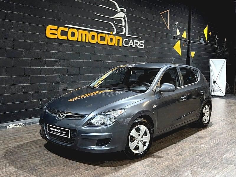 Usado Hyundai i30 Classic 109 CV (80 kW) 2010 Gris / plata Berlina