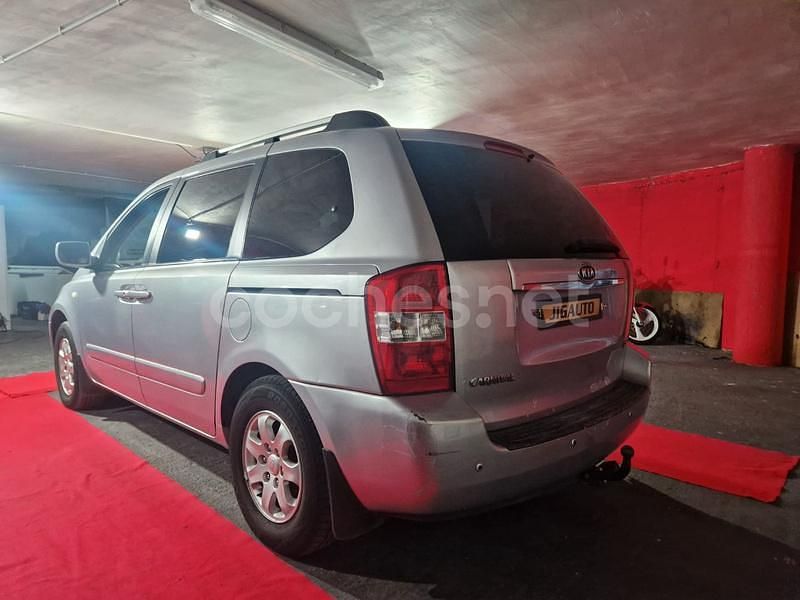 Usado Kia Carnival 185 CV (136 kW) 2007 Gris / plata Monovolumen