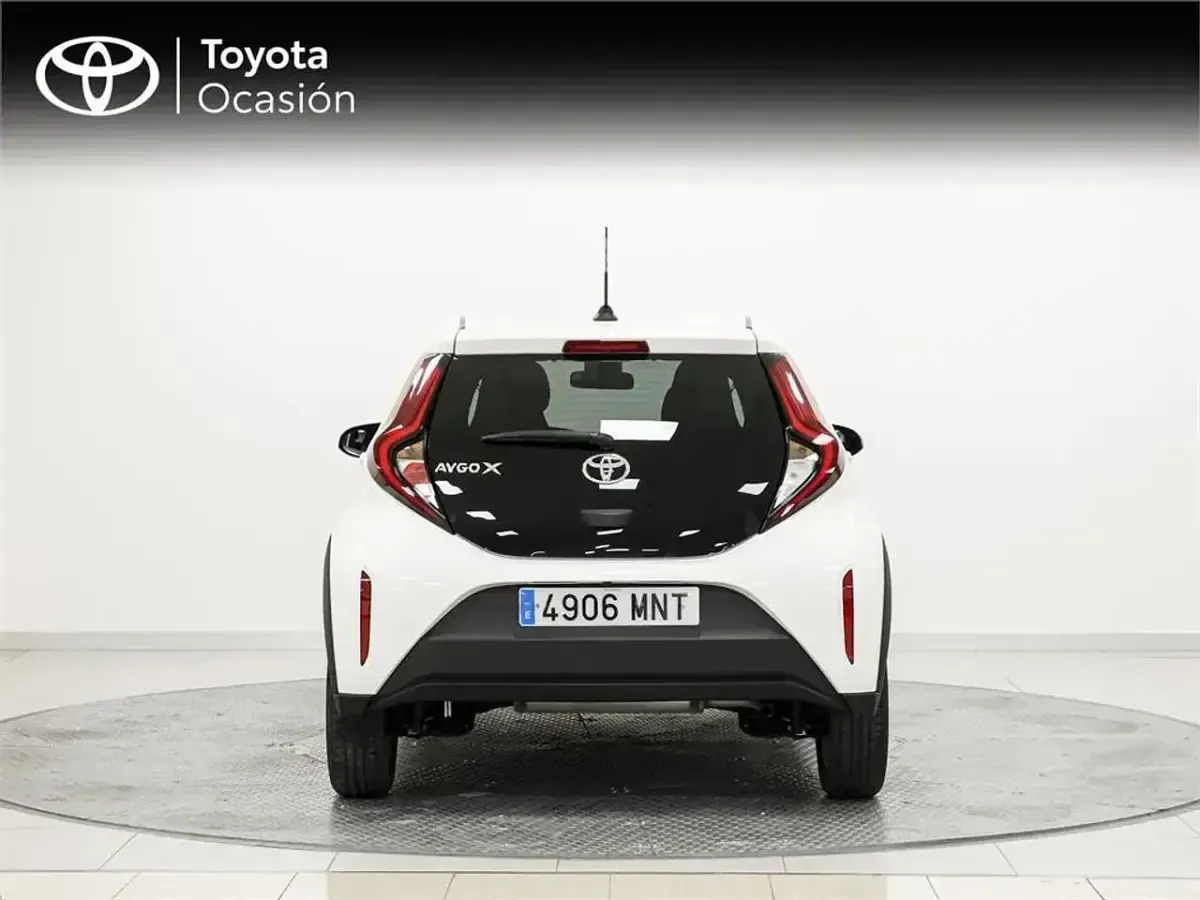 Käytetty Toyota Aygo Play 72 HP (52 kW) 2024 Valkoinen