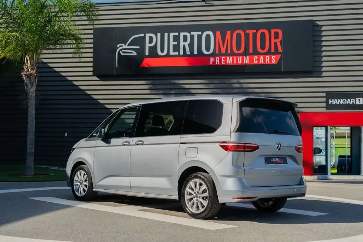 Usado VW Multivan 150 CV (110 kW) 2024 Gris Monovolumen