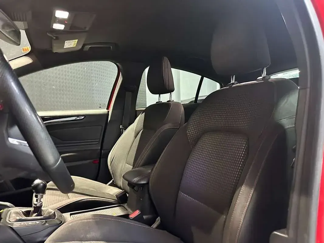 Usado Ford Focus ST-Line 125 CV (91 kW) 2021 Rojo Utilitario