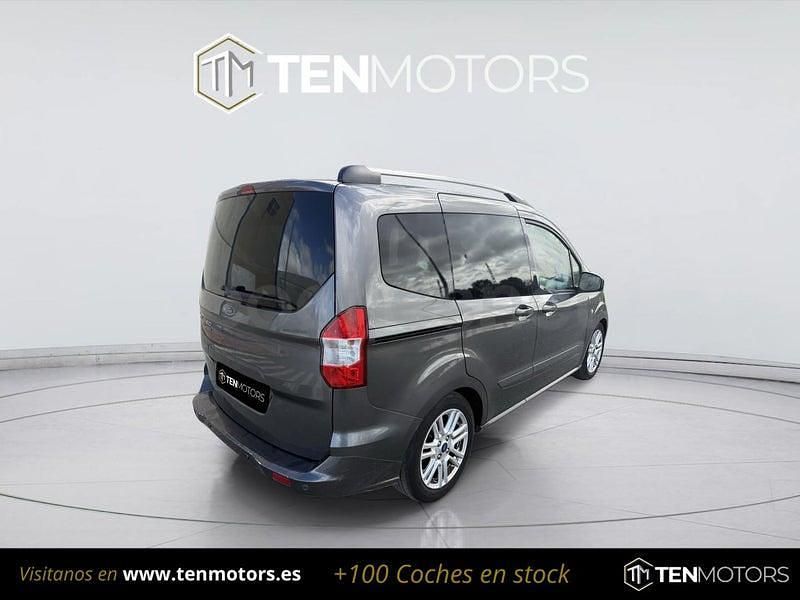Usado Ford Tourneo Courier Titanium 95 CV (69 kW) 2016 Gris / plata Monovolumen