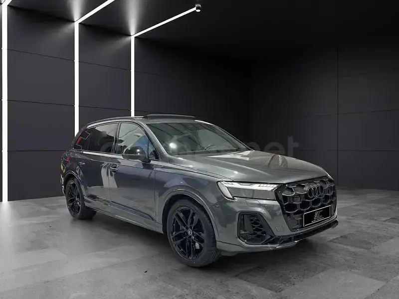 Usado Audi SQ7 Ambiente 507 HP (372 kW) 2025 Cinzento SUV