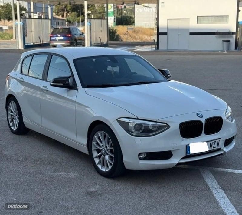 Blanco Usado 2013 BMW 120 Sport Line Utilitario | 11.250 € (Buen precio) - Imagen 1/4