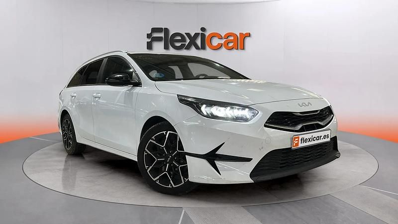 Usado Kia Ceed Style 101 CV (74 kW) 2025 Blanco Utilitario