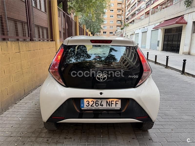 Usado Toyota Aygo X-cite 69 CV (50 kW) 2015 Blanco Utilitario