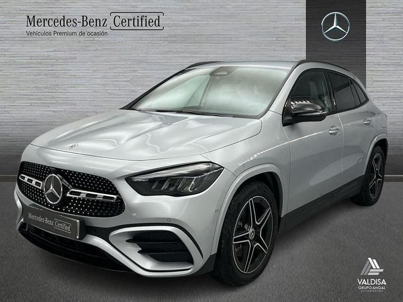 Usado Mercedes GLA200 AMG line 150 CV (110 kW) 2025 Gris / plateado SUV