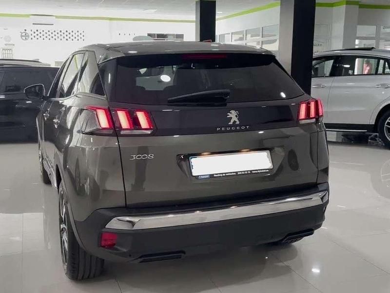 Usado Peugeot 3008 Allure 129 CV (94 kW) 2020 Gris SUV