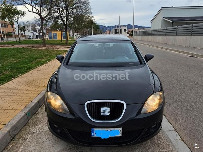 Usado Seat Leon Stylance 105 CV (77 kW) 2007 Negro Utilitario