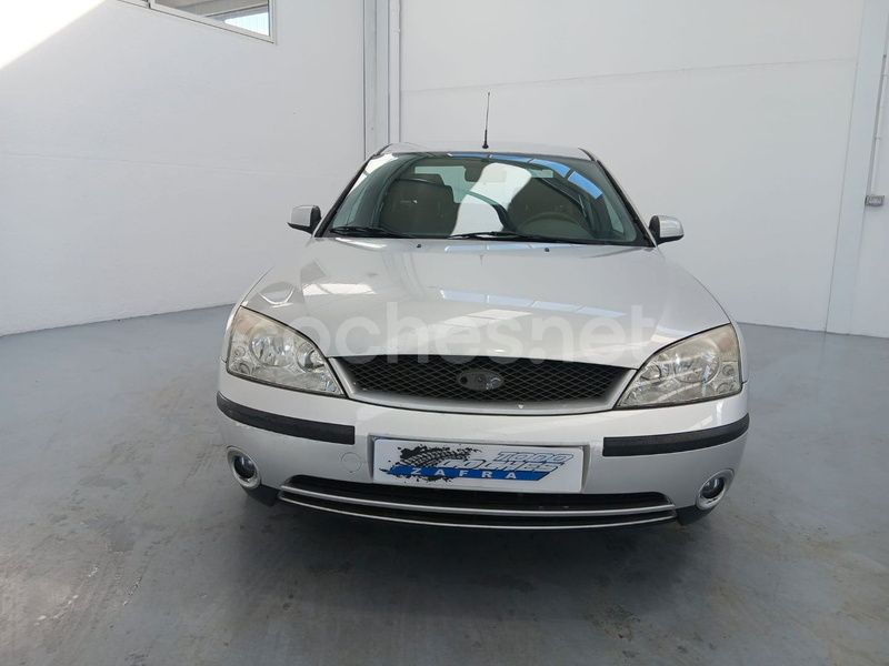 Gris / plata Usado 2002 Ford Mondeo Trend Berlina | 2500 € (Precio justo) - Imagen 1/4