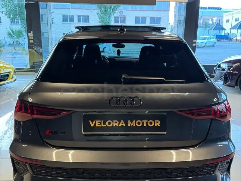 Usado Audi RS3 Sport 400 CV (294 kW) 2023 Gris / plata Berlina