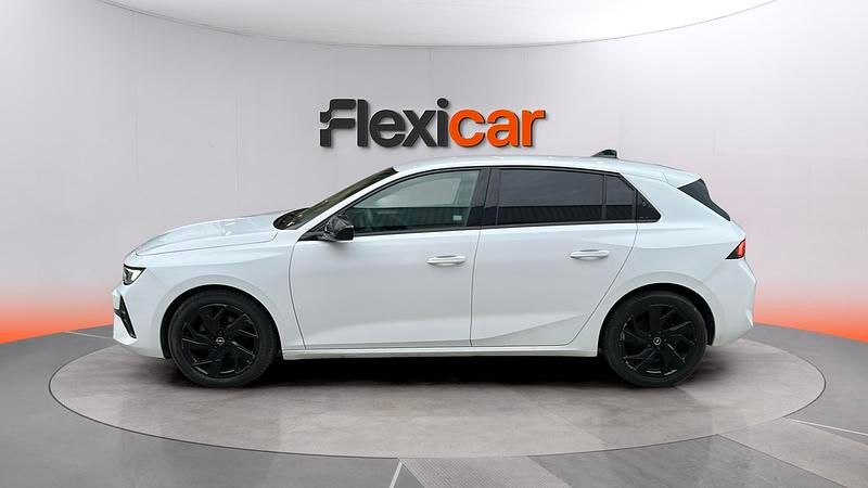 Begagnad Opel Astra Edition 131 HK (96 kW) 2023 Vit Sedan
