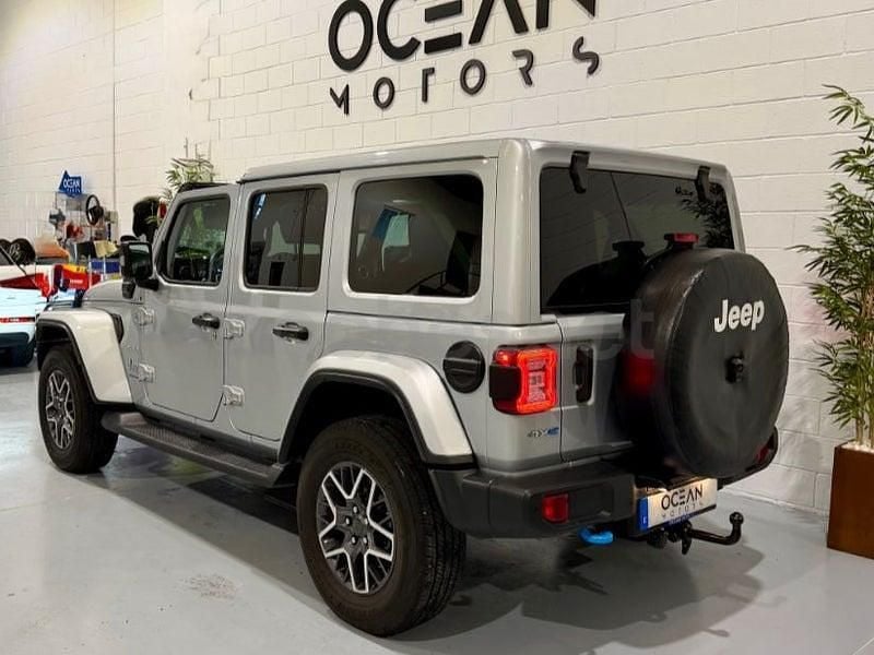 Usado Jeep Wrangler Sahara 381 CV (280 kW) 2023 Gris / plata SUV
