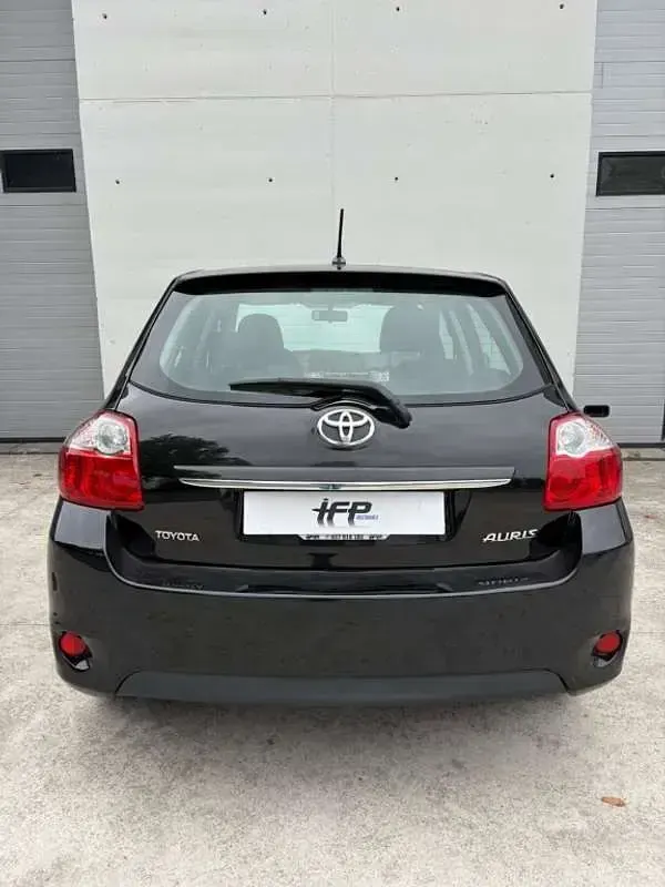 Usado Toyota Auris Active 132 CV (97 kW) 2011 Negro Utilitario
