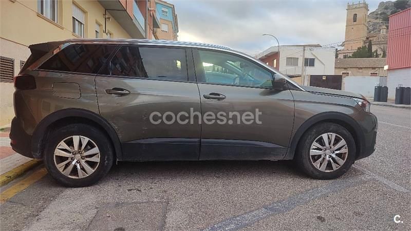 Usado Peugeot 5008 Active 120 CV (88 kW) 2017 Verde SUV