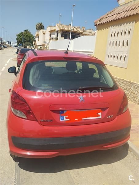 Usado Peugeot 206 70 CV (51 kW) 2009 Rojo Berlina