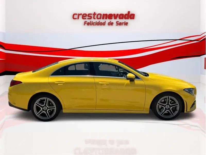 Usado Mercedes CLA200 AMG line 150 CV (110 kW) 2020 Amarillo Utilitario
