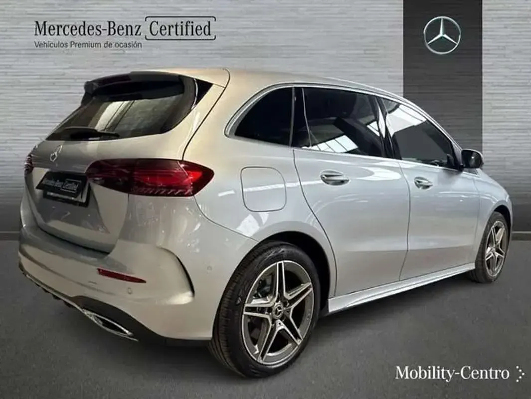 Usado Mercedes C320 165 CV (121 kW) 2025 Plateado Familiar