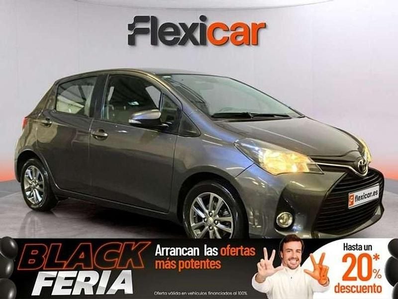 Gris Usado 2015 Toyota Yaris Active Utilitario | 9490 € (Precio justo) - Imagen 1/4