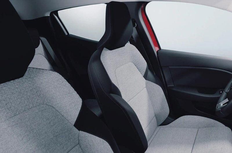 Usado Mitsubishi Colt Motion 90 CV (66 kW) 2024 Gris Berlina