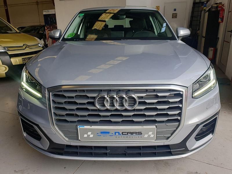 Usado Audi Q2 Sport 116 CV (85 kW) 2017 Gris / plata SUV