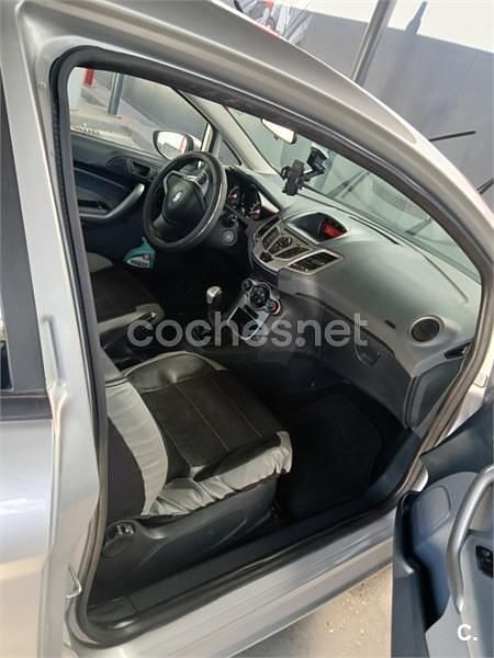 Gris / plata Usado 2009 Ford Fiesta Trend Utilitario | 3600 € (Buen precio) - Imagen 1/4