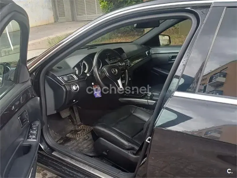 Käytetty Mercedes E200 Avantgarde 136 HP (100 kW) 2015 Musta Sedan