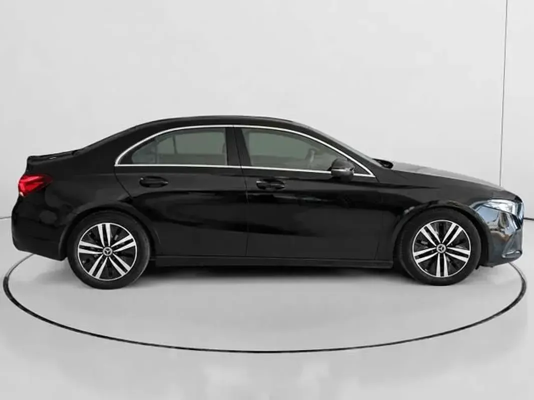 Usado Mercedes A180 116 CV (85 kW) 2022 Negro Berlina