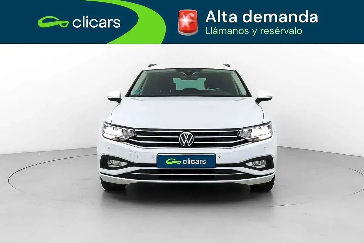 Usado VW Passat Executive 122 CV (89 kW) 2022 Blanco Familiar