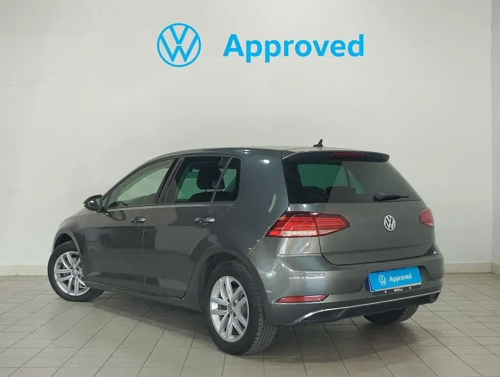 Usado VW Golf VII Advance 125 CV (91 kW) 2018 Gris Utilitario