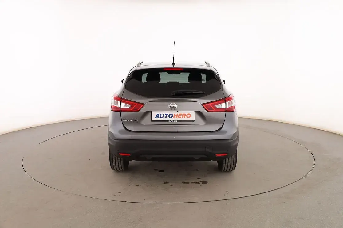 Usado Nissan Qashqai Tekna 130 CV (95 kW) 2016 Gris SUV