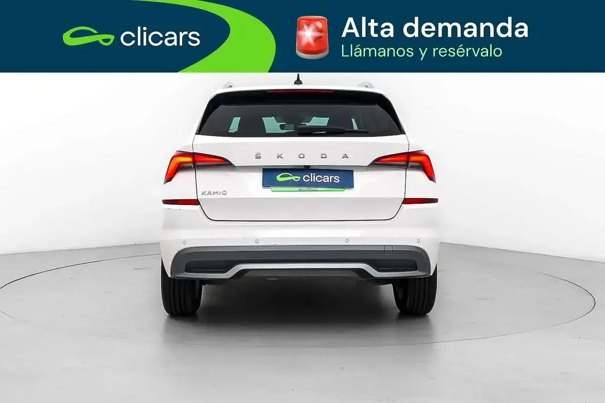 Usado Skoda Kamiq Ambition 110 CV (80 kW) 2022 Blanco SUV