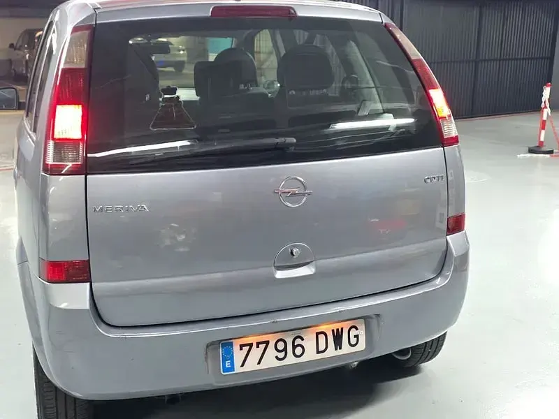 Usado Opel Meriva Cosmo 75 CV (55 kW) 2006 Azul Monovolumen
