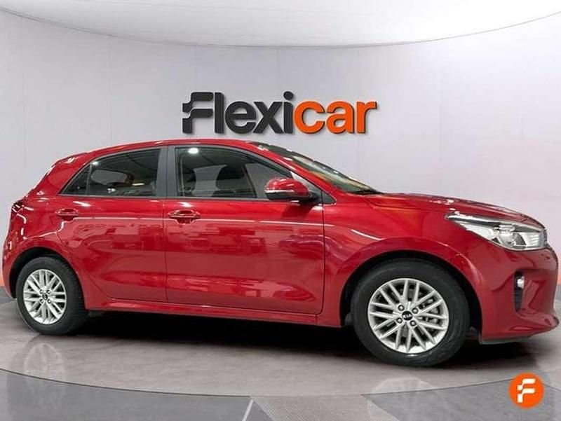 Usado Kia Rio 101 CV (74 kW) 2020 Burdeos Berlina
