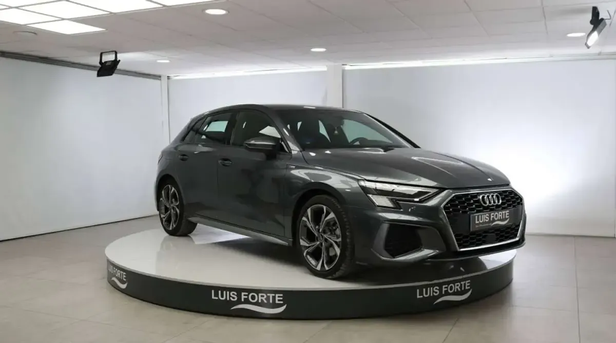 Usado Audi A3 Sportback S-Line 150 CV (110 kW) 2023 Gris Utilitario