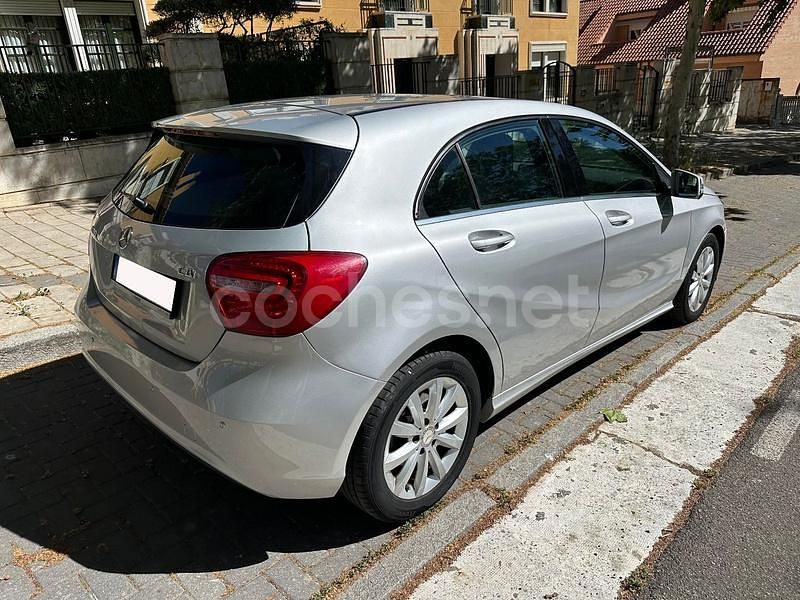 Usado Mercedes A180 Urban 109 CV (80 kW) 2013 Gris / plata Berlina