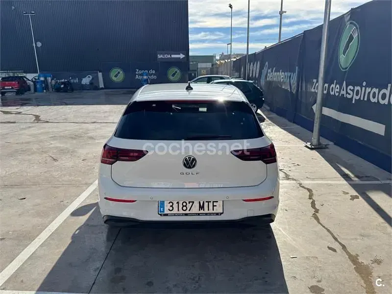 Usado VW Golf VIII 116 CV (85 kW) 2024 Blanco Berlina
