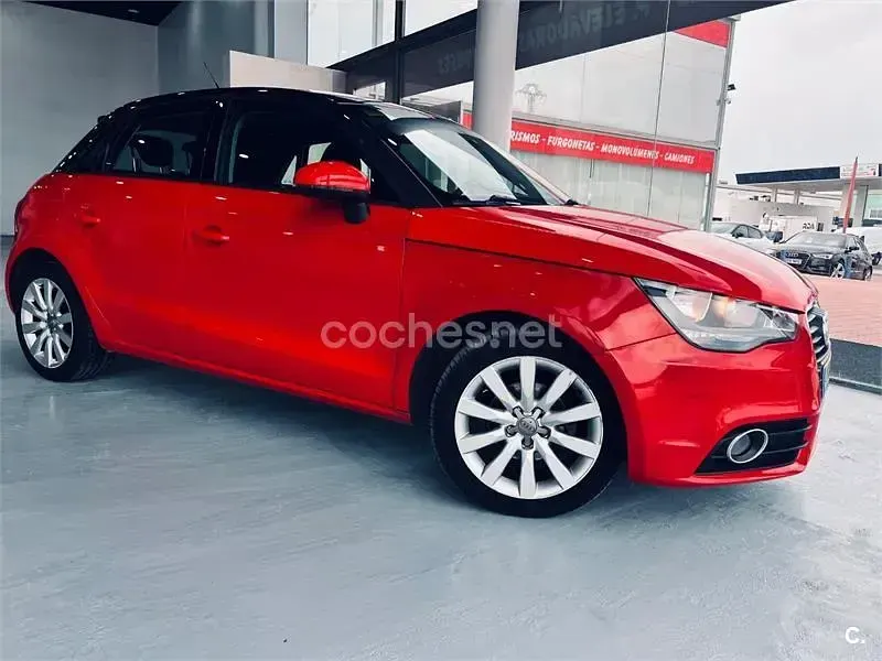 Usado Audi A1 Sportback Attraction 105 CV (77 kW) 2015 Rojo Utilitario