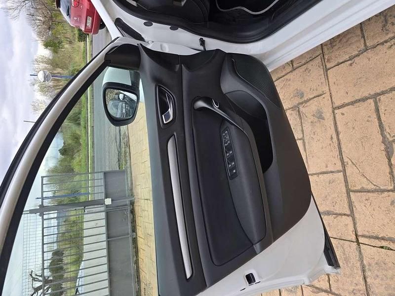 Usado Renault Mégane IV Business 116 CV (85 kW) 2021 Blanco Utilitario