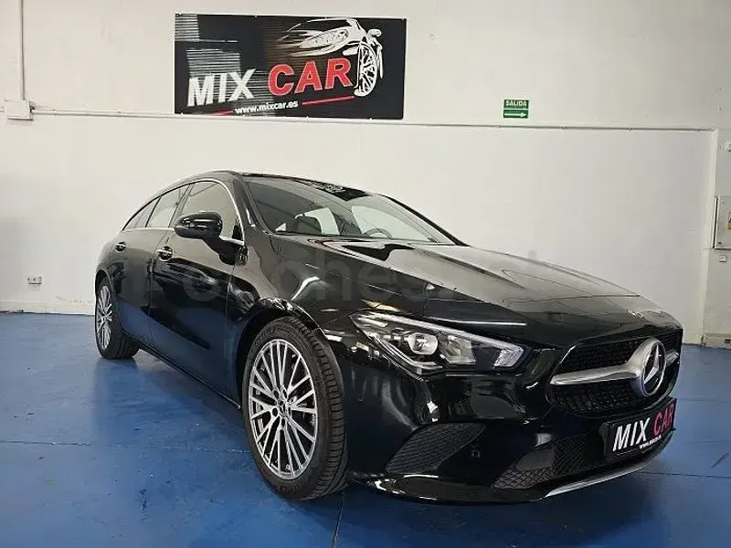 Usado Mercedes CLA200 Shooting Brake 150 CV (110 kW) 2020 Negro Familiar
