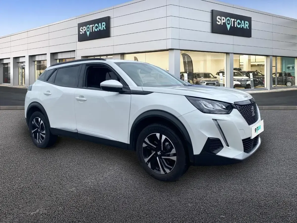 Usado Peugeot 2008 Allure 130 CV (95 kW) 2021 Blanco SUV