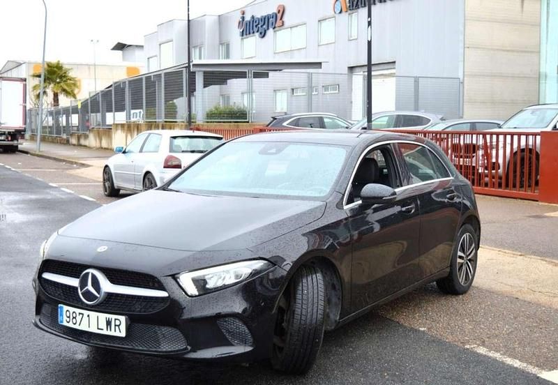 Usado Mercedes A250 218 CV (160 kW) 2022 Negro Utilitario