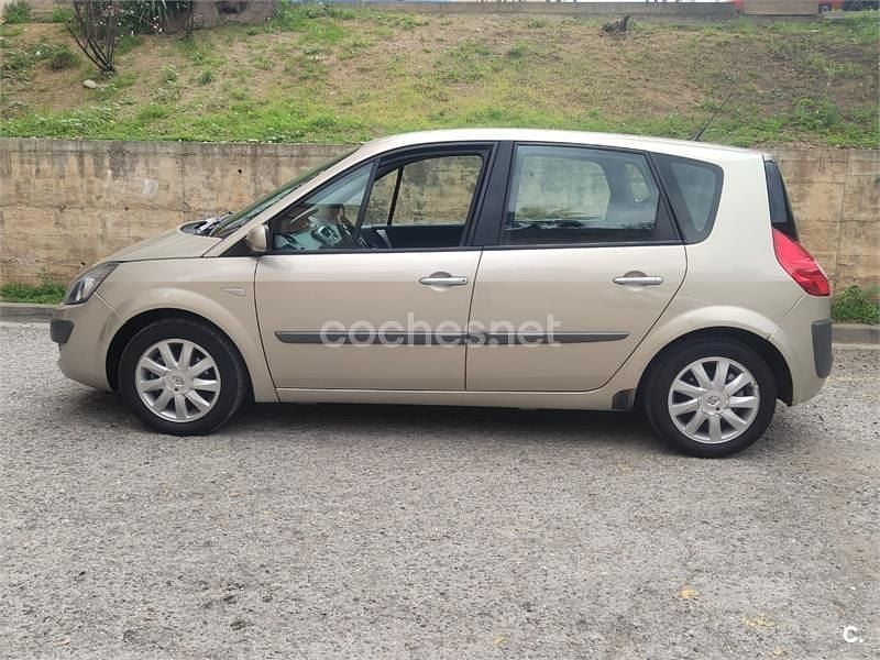 Usado Renault Scénic II Dynamique 110 CV (80 kW) 2008 Beige Monovolumen