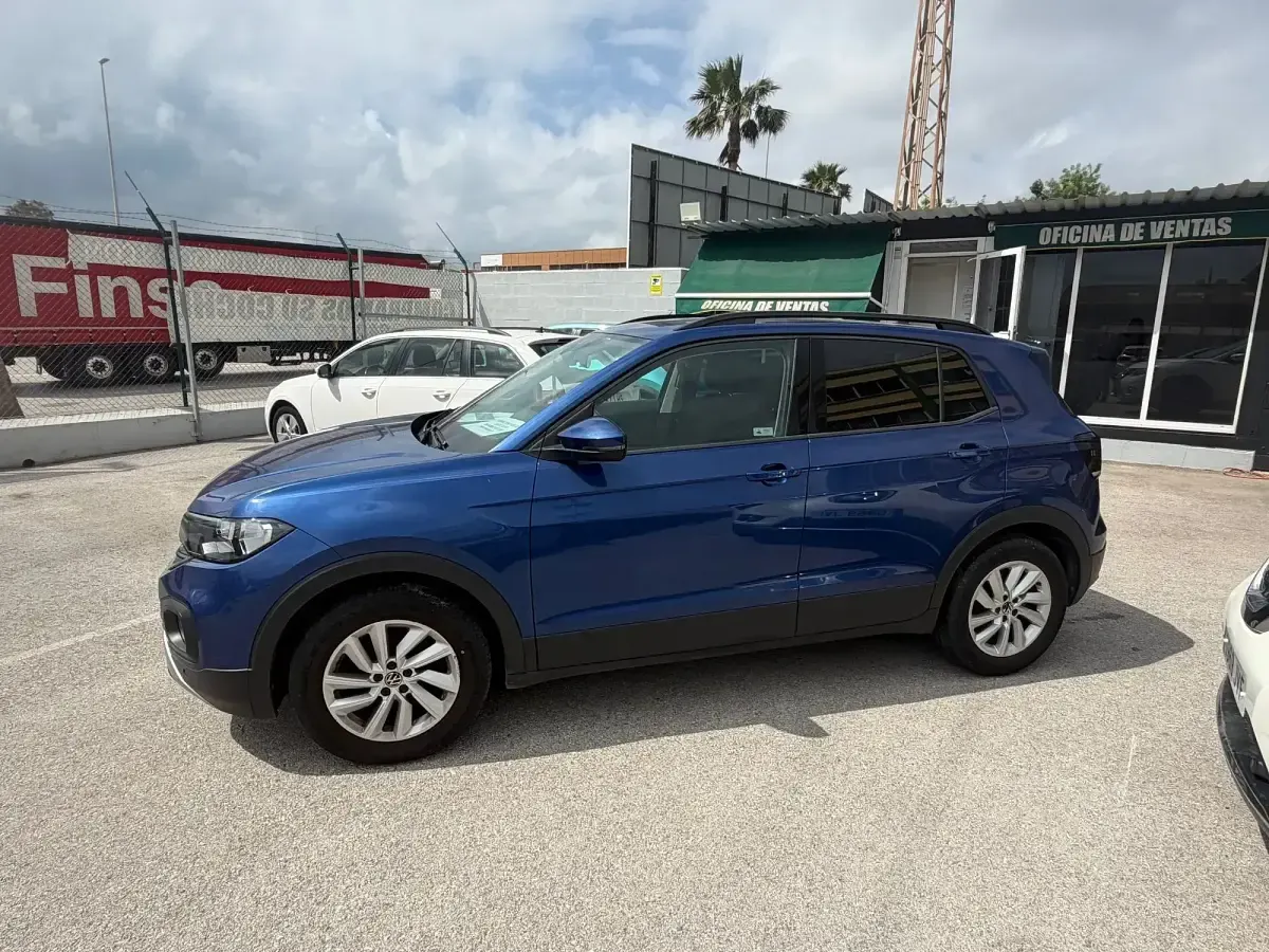 Usado VW T-Cross Advance 110 CV (80 kW) 2023 Azul SUV