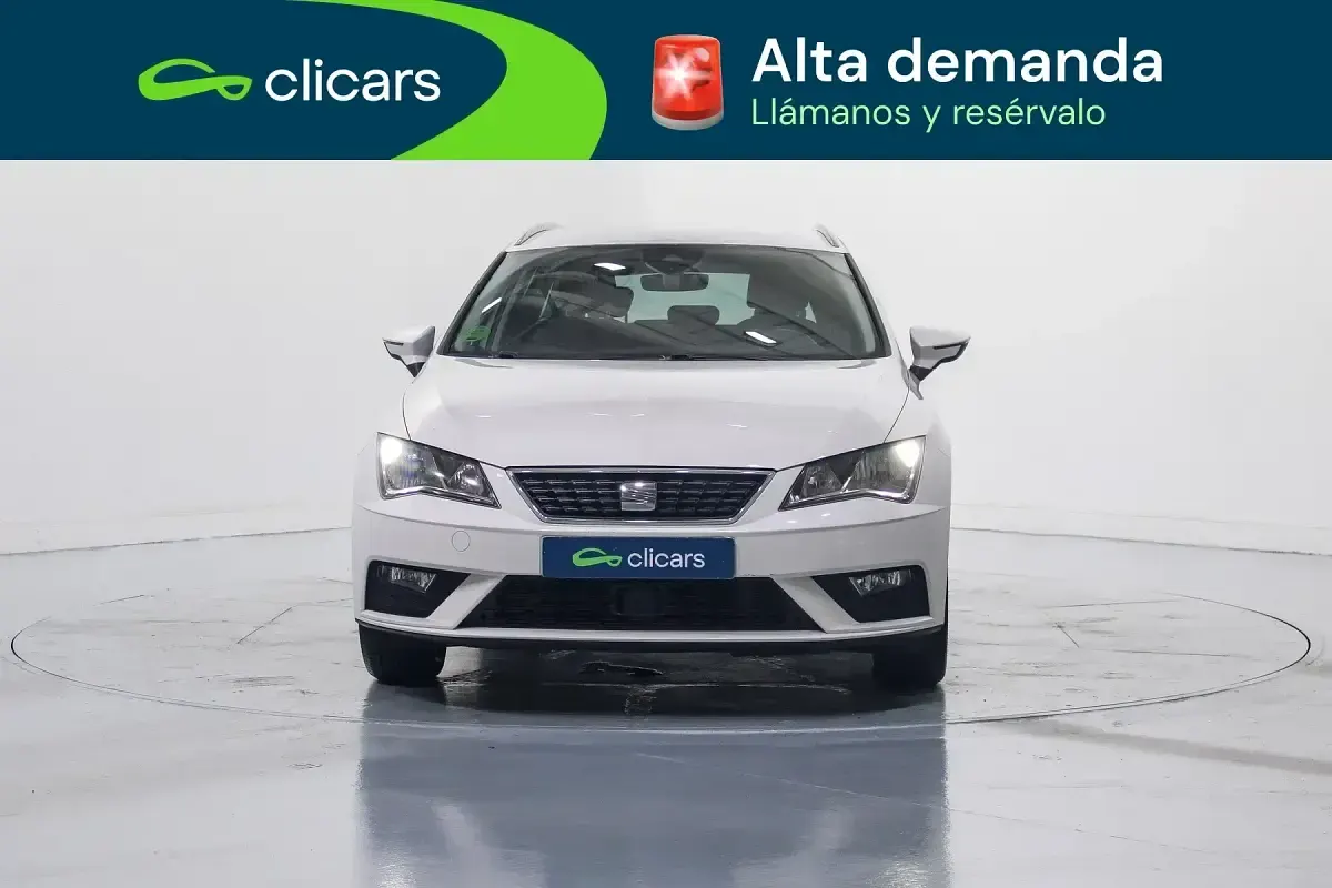 Usado Seat Leon Style 115 CV (84 kW) 2019 Blanco Familiar